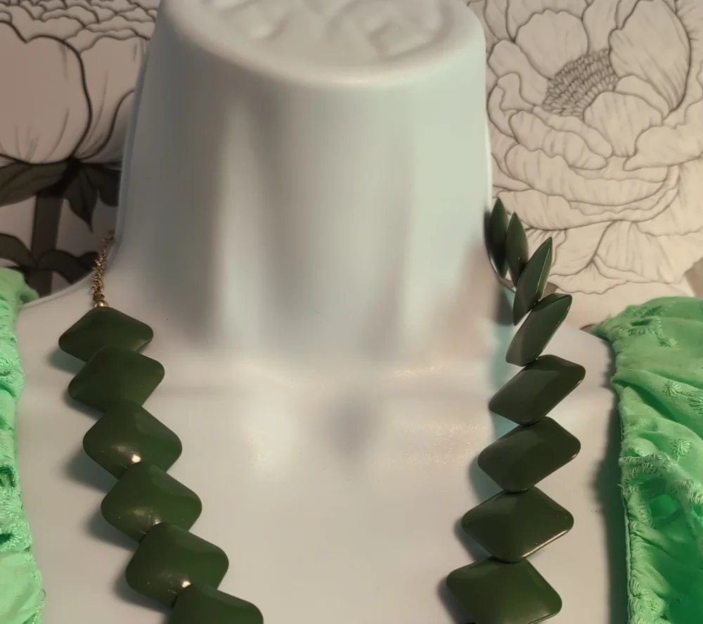 Vtg Overlapping Tile Link Forest Green Necklace